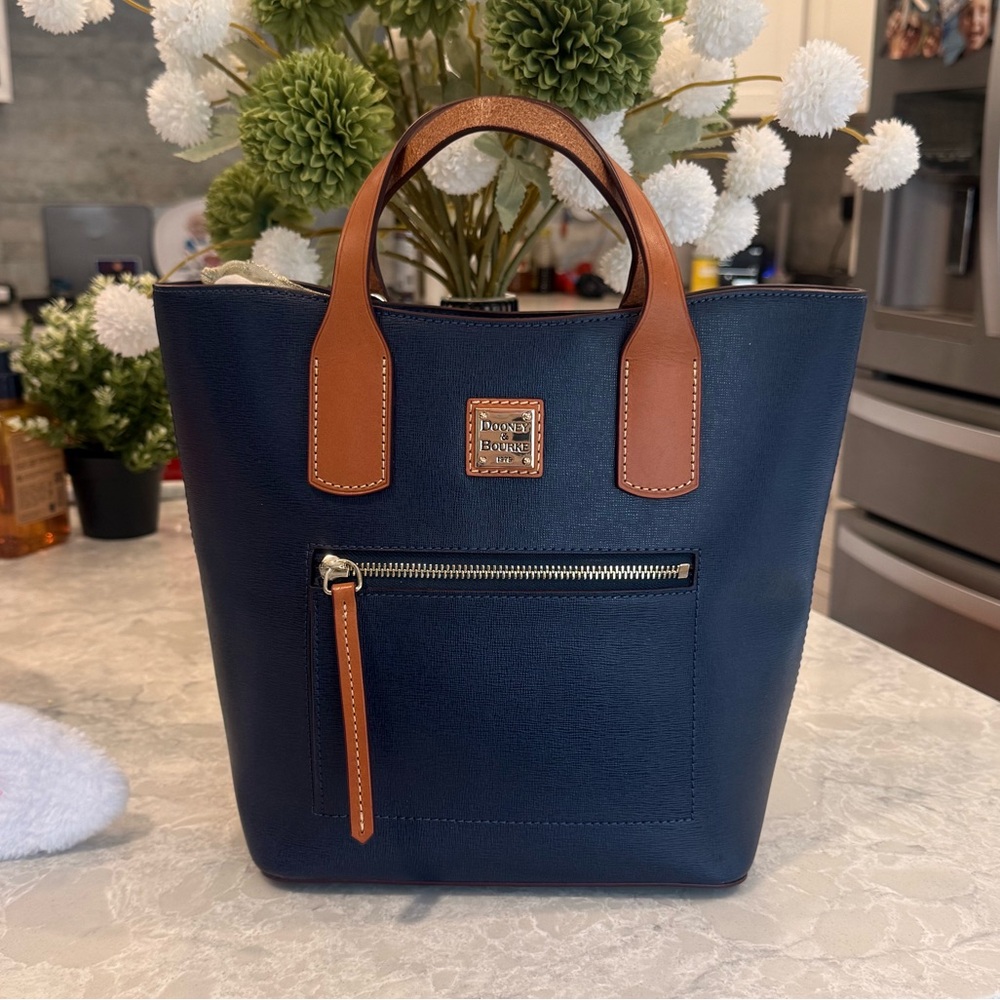 Dooney & Bourke Saffiano Brinley in marine